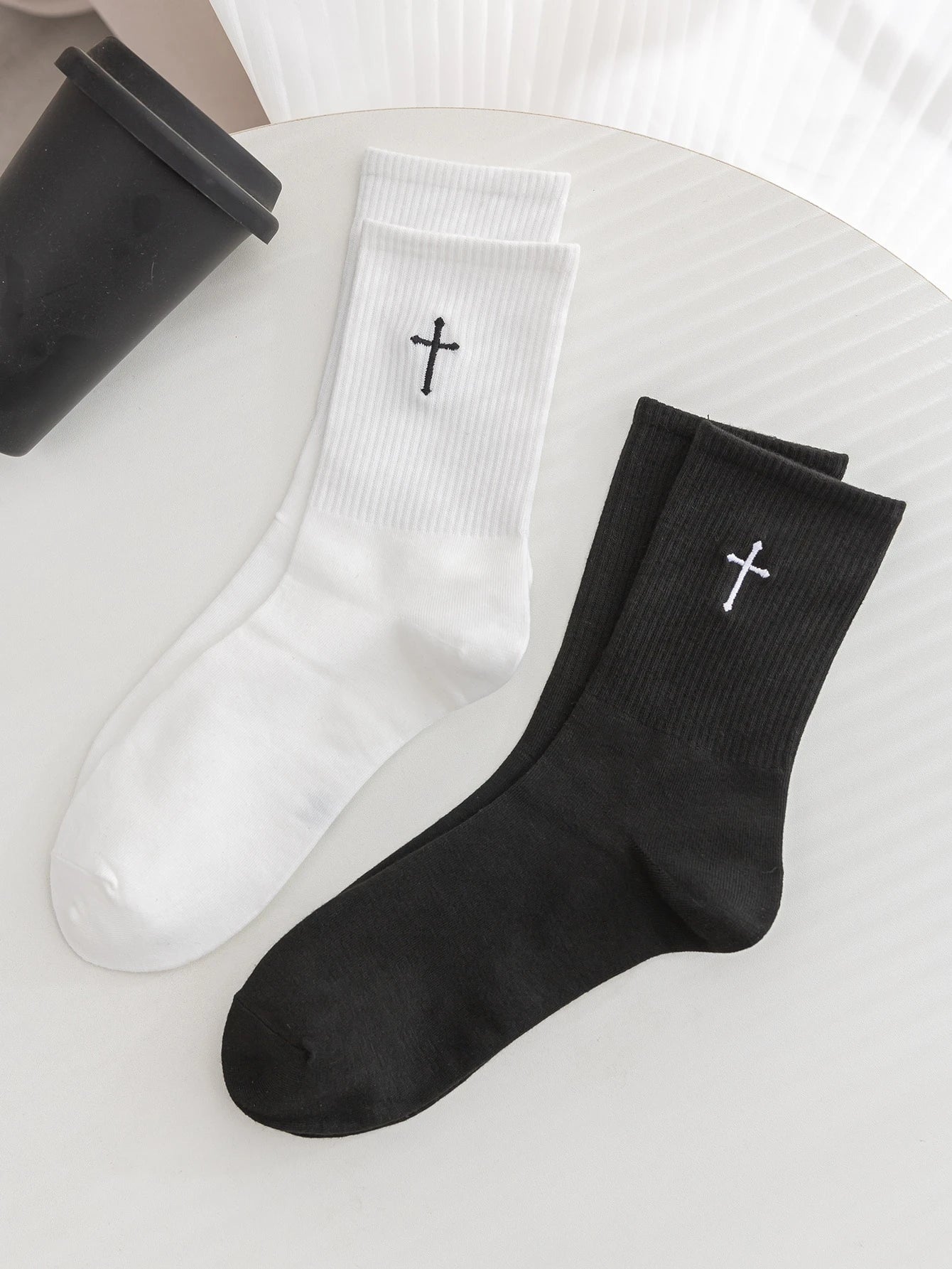 2Pairs Men Cross Embroidered Crew Socks