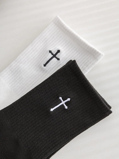 2Pairs Men Cross Embroidered Crew Socks