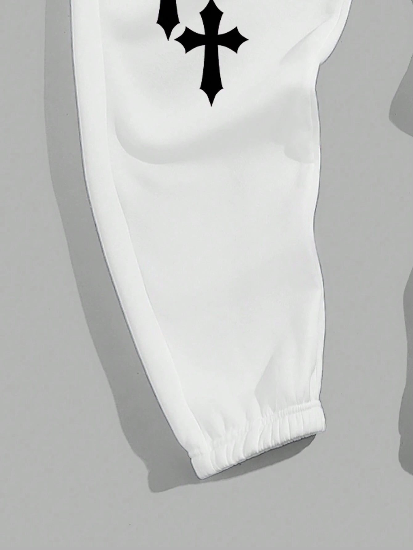 Manfinity EMRG Men'S Street Style Black Asymmetric Cross Print Tapered Sweatpants with White Track Pants.