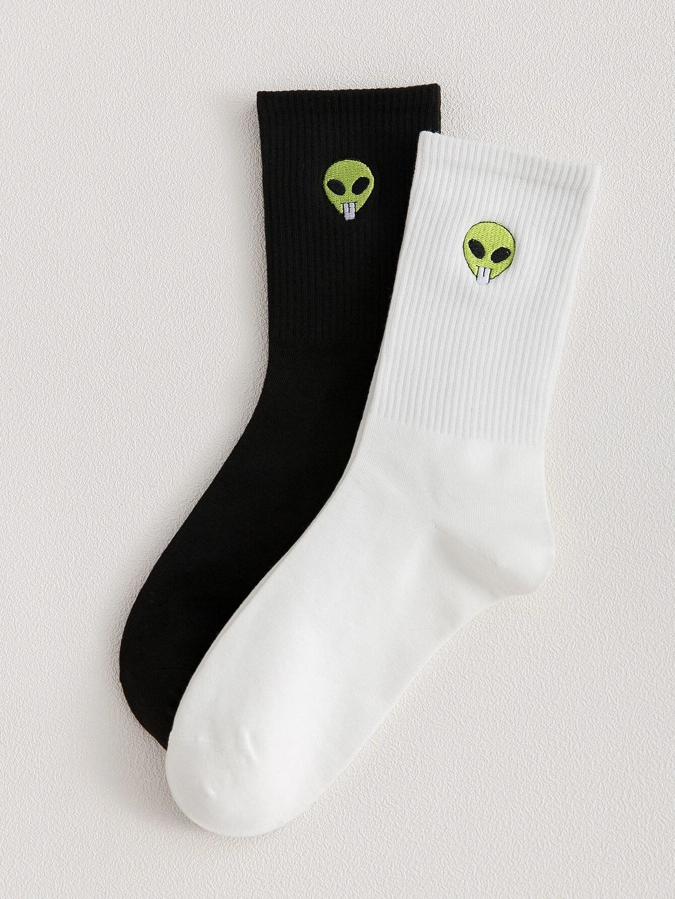 2Pairs Men Alien Embroidered Crew Socks